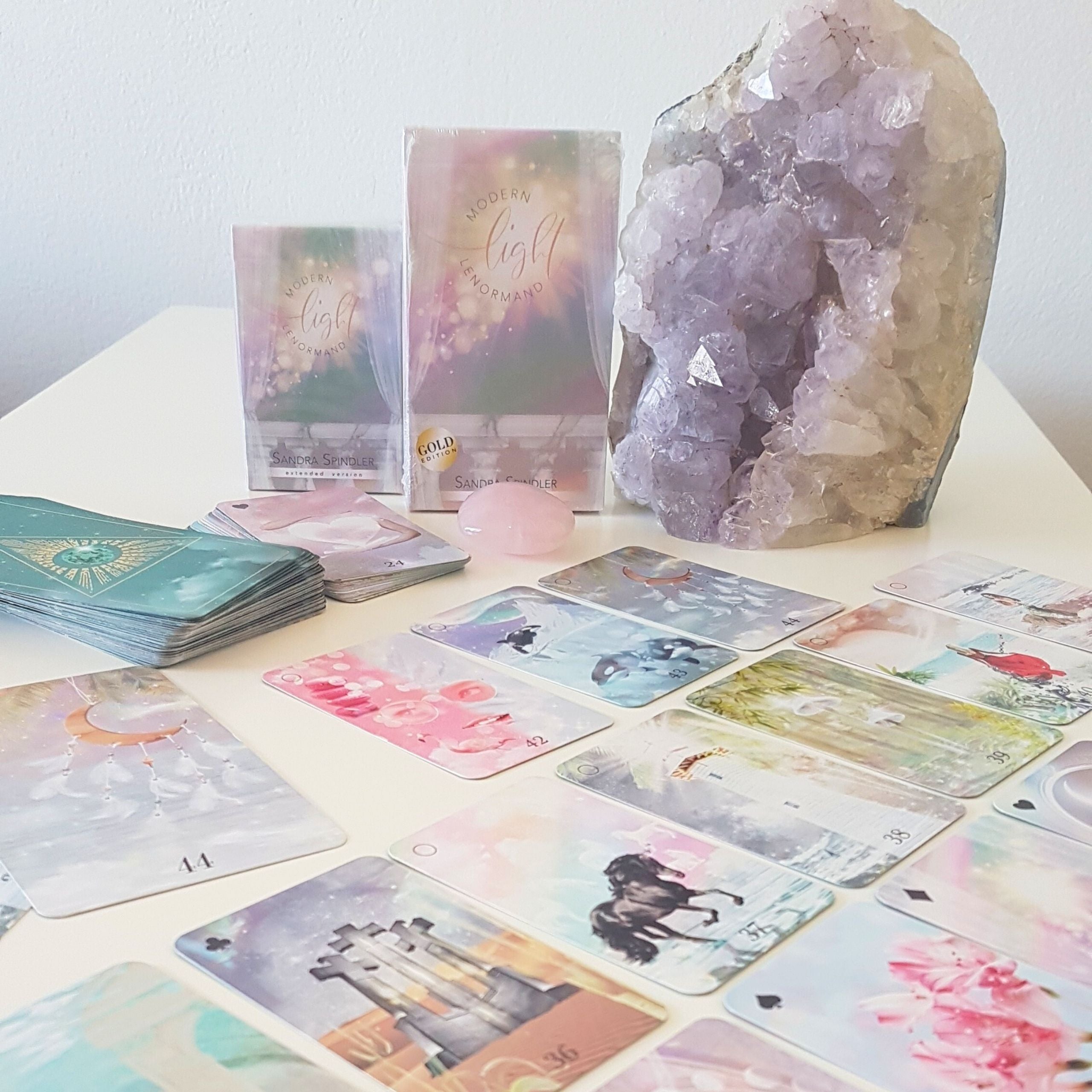 Verpackung und Karten vom Modern Light Lenormand